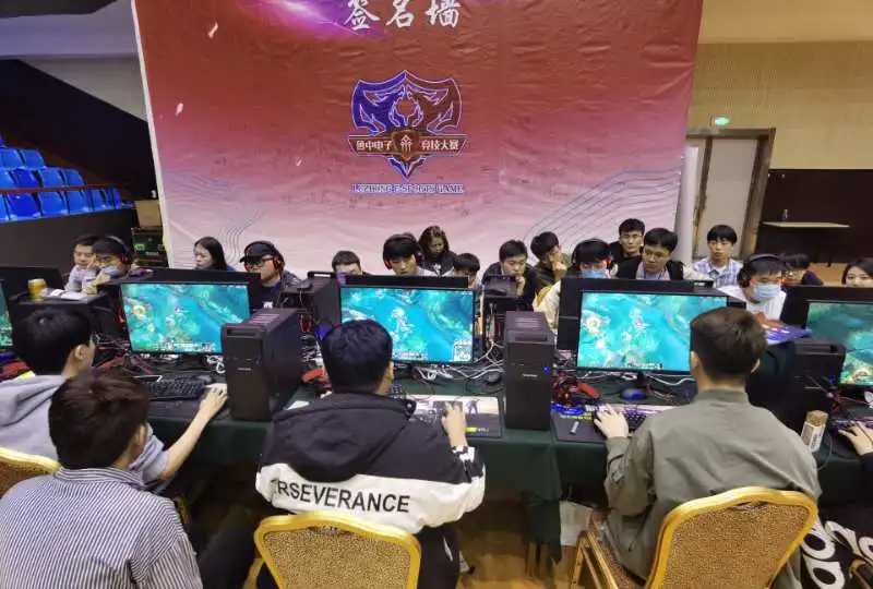 不仅吸引了 不仅吸引了