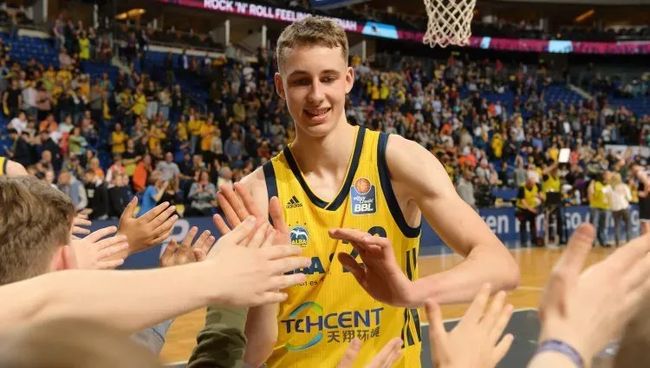 名靠前的球 名靠前的球