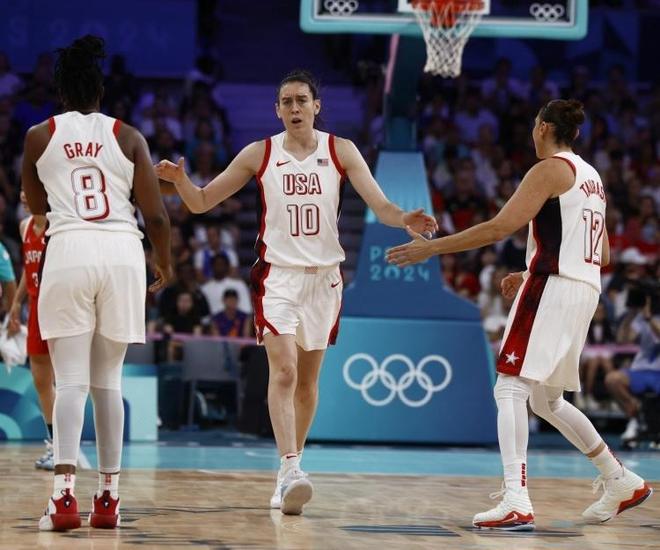 某俱乐部内 某俱乐部内